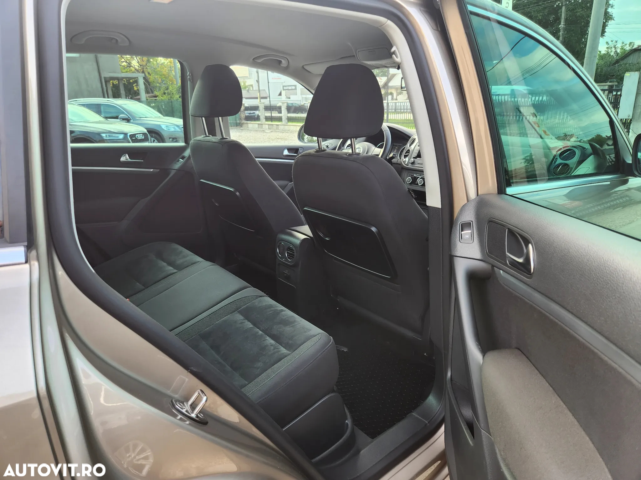 Volkswagen Tiguan 2.0 TDI DPF 4Motion BlueMotion Technology DSG Sport & Style - 25