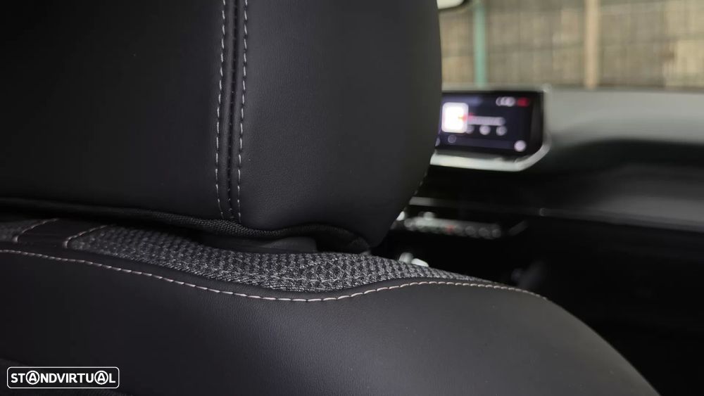 Peugeot 2008 1.2 PureTech Allure - 14