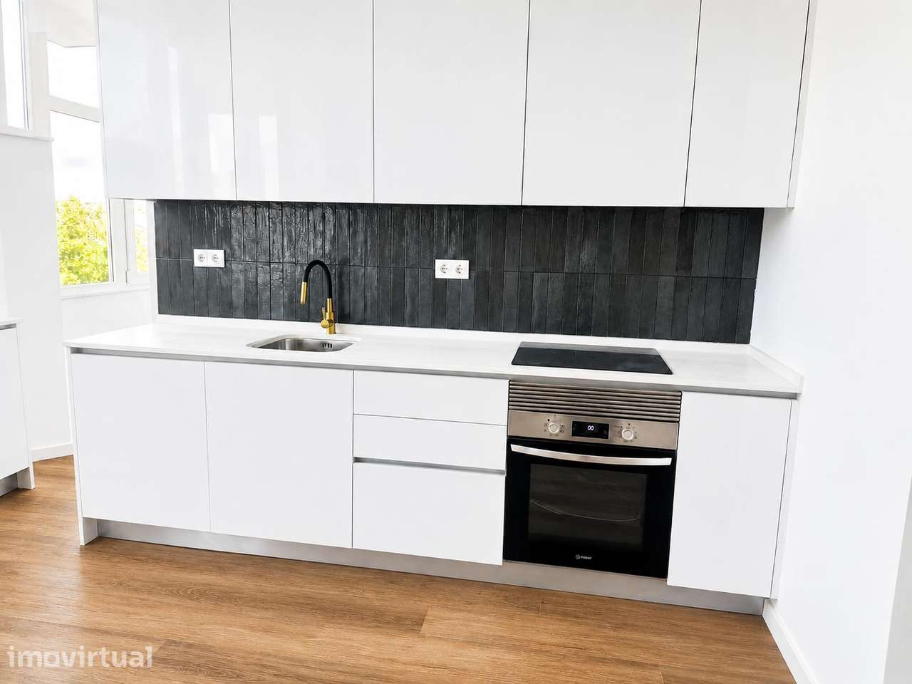 Apartamento T2 Renovado com Cozinha Equipada e Duas Frentes – Amadora - Grande imagem: 3/24