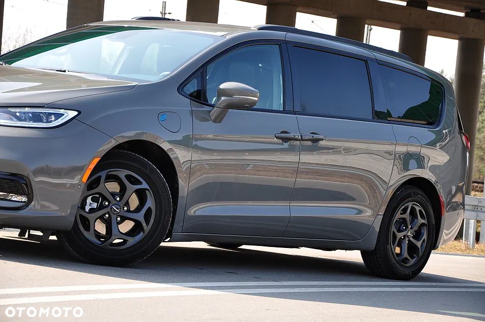 Chrysler Pacifica - 10