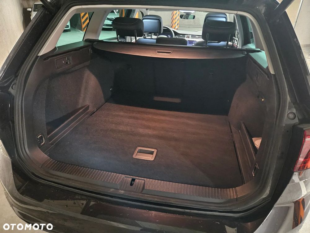 Volkswagen Passat Variant 2.0 TDI SCR DSG Business - 39