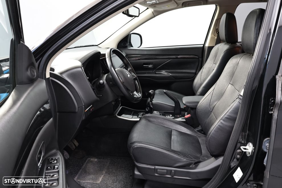 Mitsubishi Outlander 2.2 DI-D Intense+ - 24