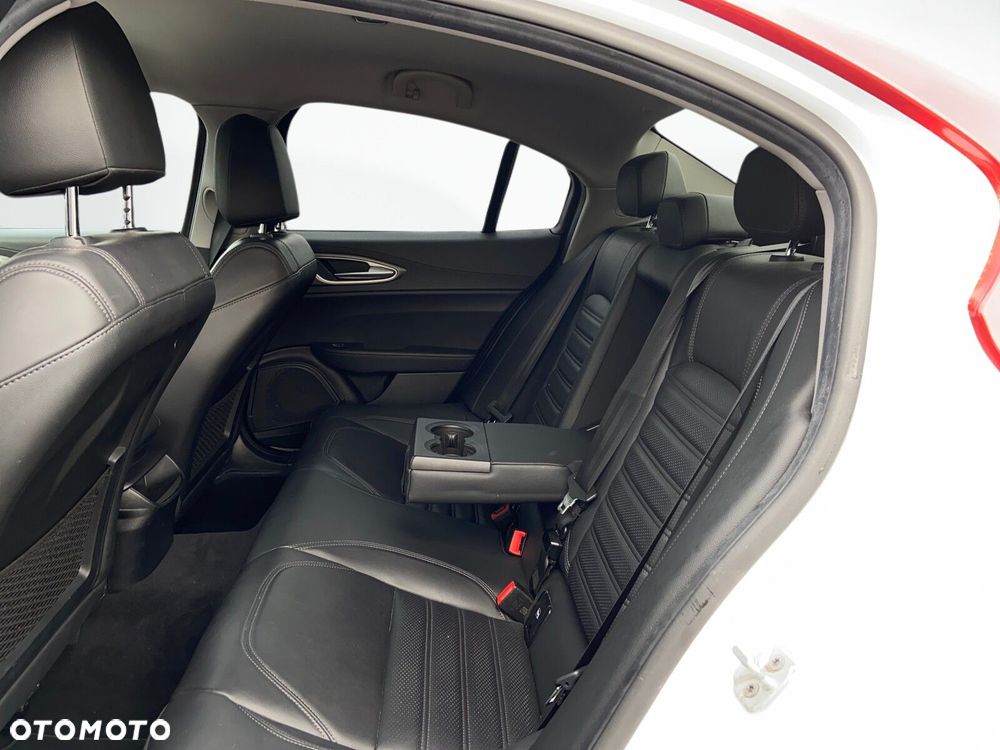 Alfa Romeo Giulia 2.0 Turbo Veloce Q4 - 13