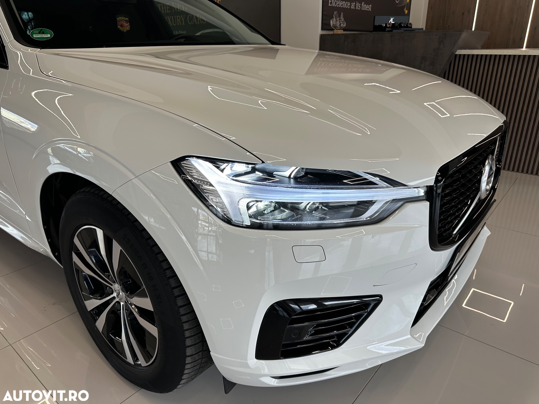 Volvo XC 60 T6 AWD Recharge Geartronic RDesign Expression - 8