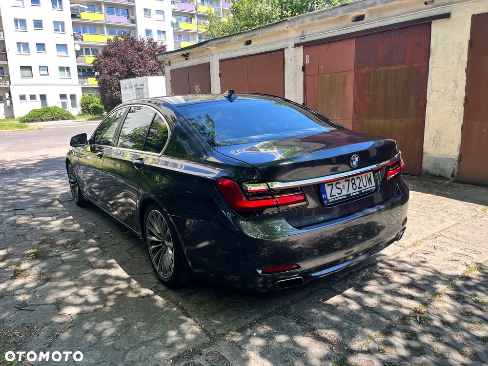 BMW Seria 7 750i - 9