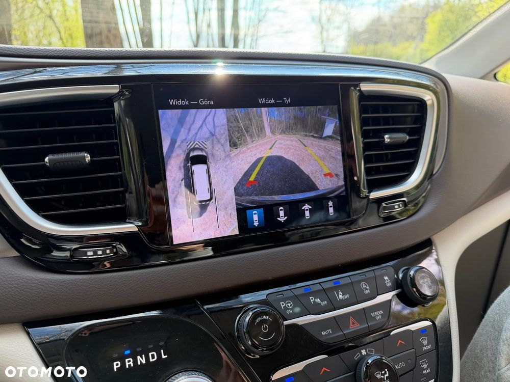 Chrysler Pacifica - 24