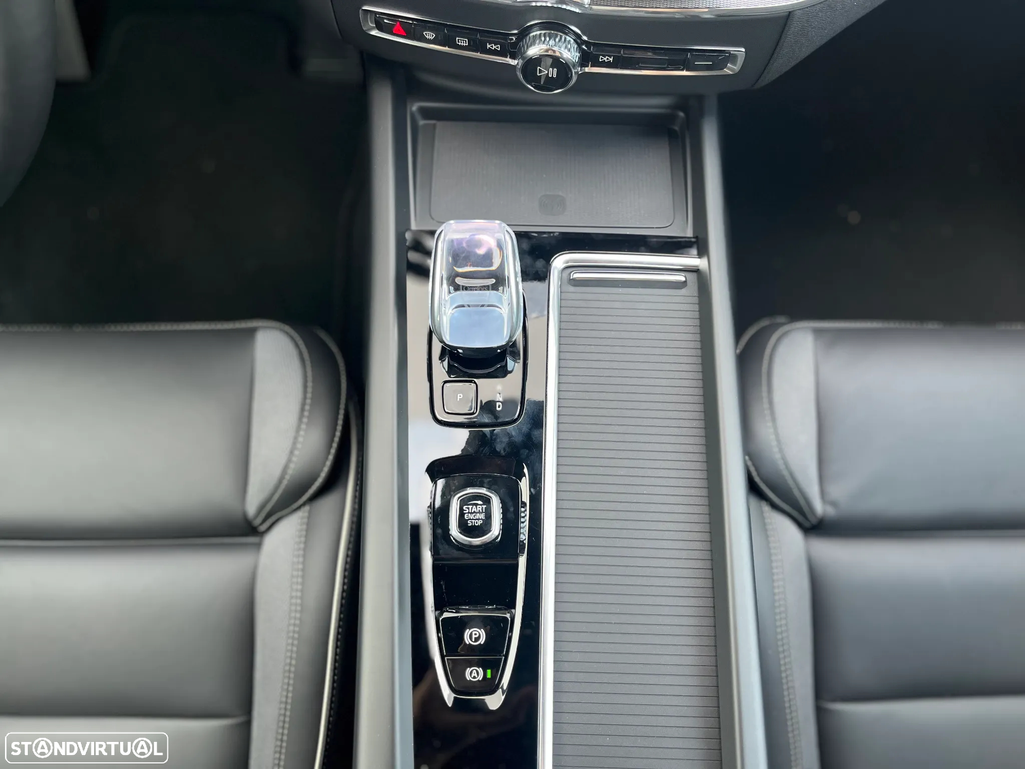 Volvo XC 60 2.0 T6 PHEV Plus Dark AWD - 23