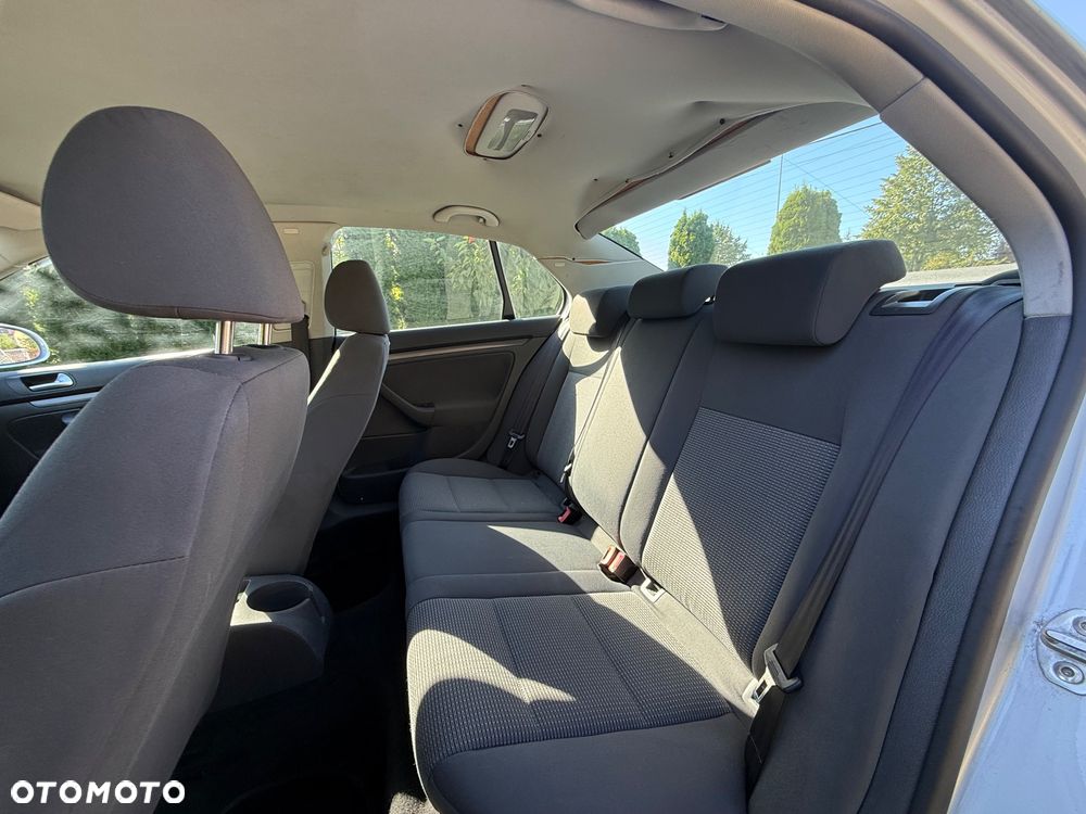 Volkswagen Jetta 1.6 Trendline - 6