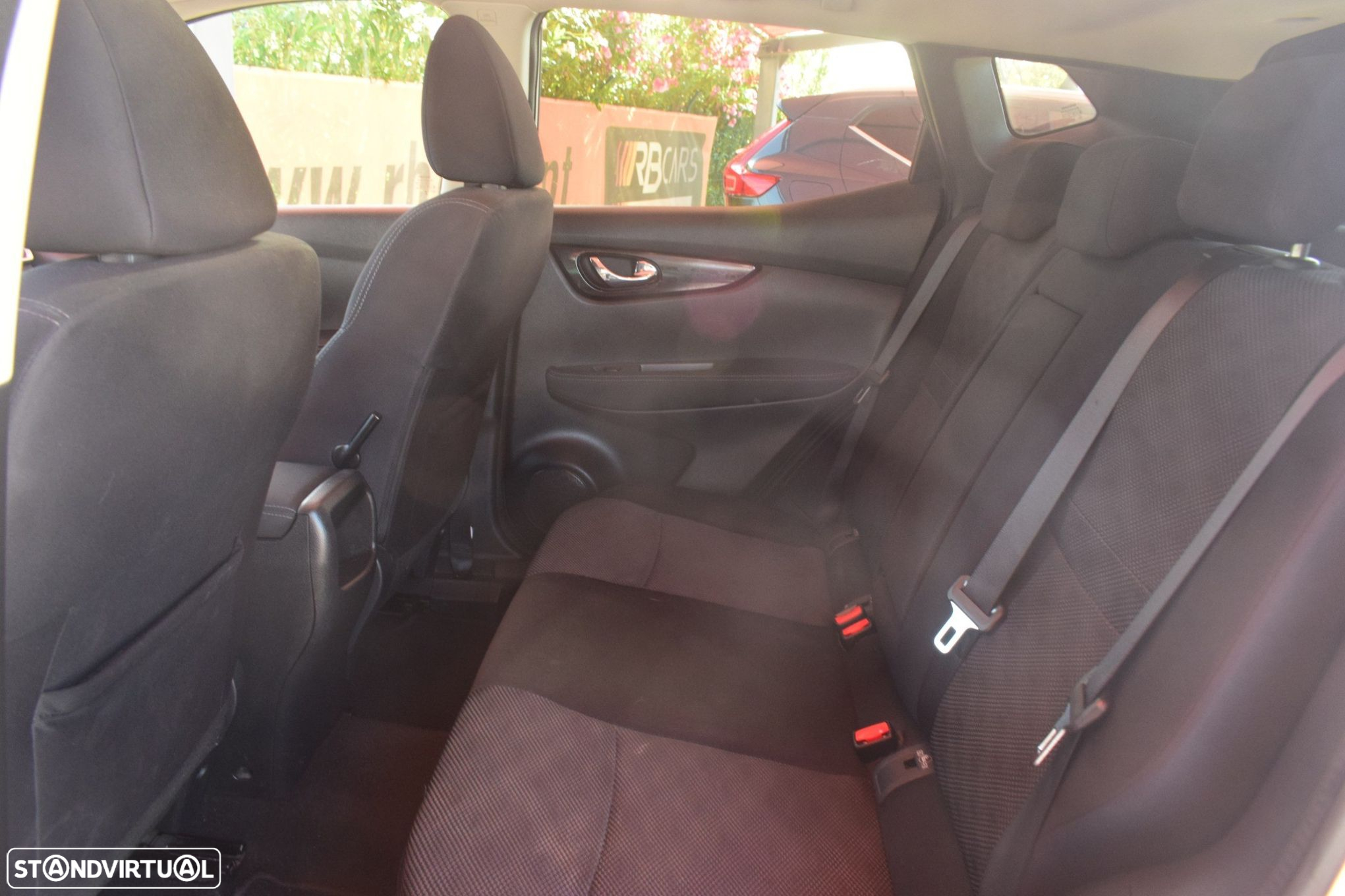 Nissan Qashqai 1.5 dCi N-Connecta 18 - 14