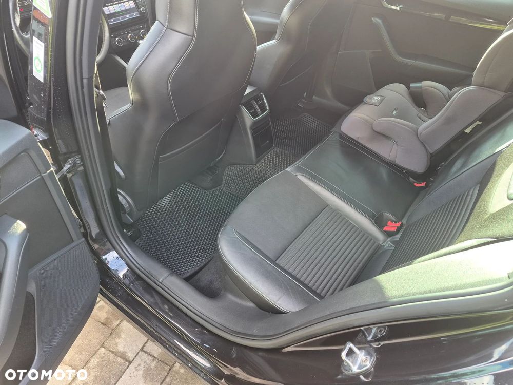 Skoda Octavia 2.0 TDI DSG RS - 8