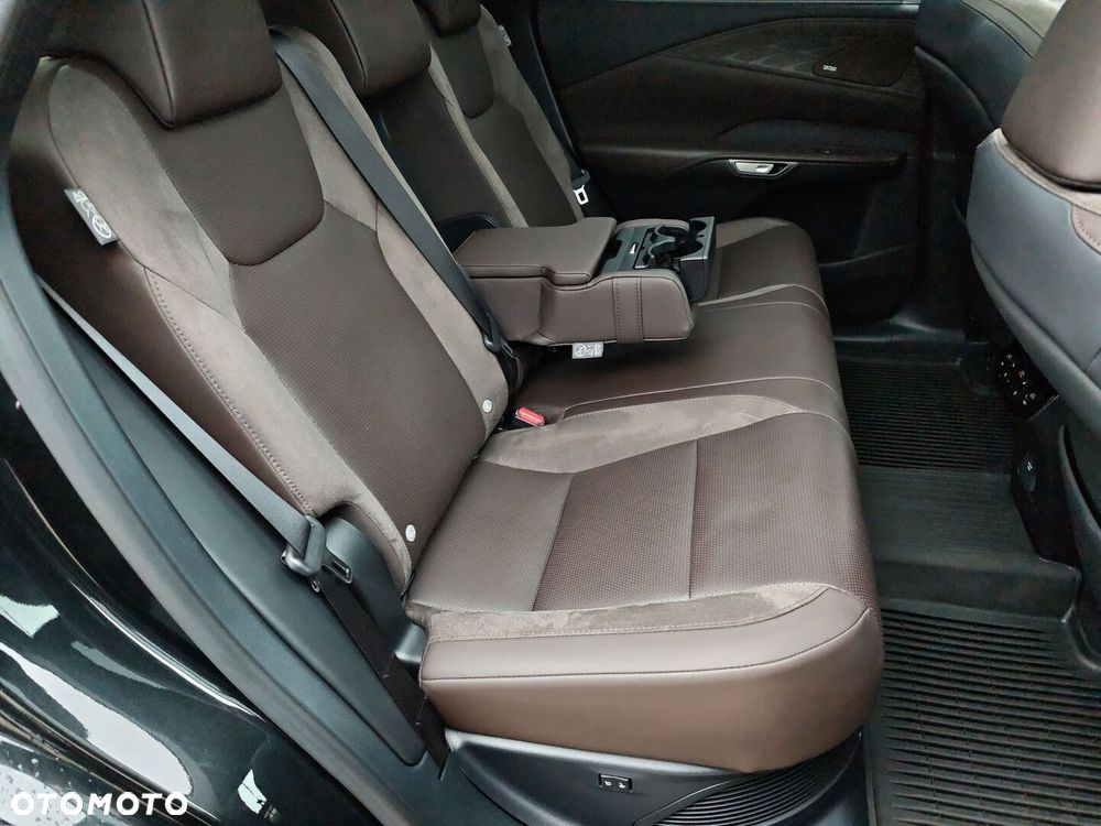 Lexus RX 450h+ Omotenashi - 12