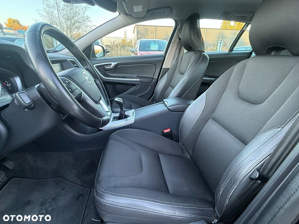Volvo V60 D2 Summum - 23