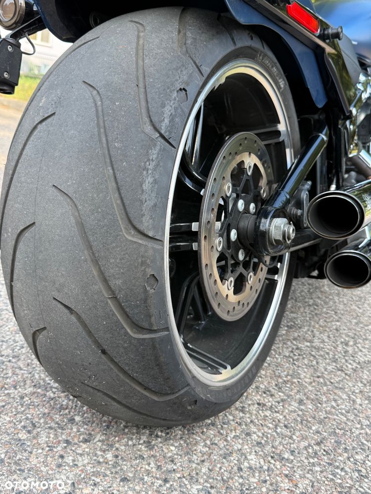 Harley-Davidson Softail Breakout - 24