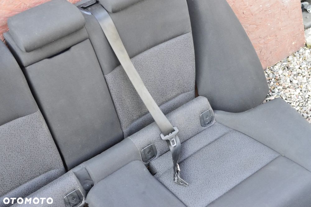 BMW E91 / E91 LCI ORYGINALNA KOMPLETNA KANAPA TYŁ ( SIEDZISKO + OPARCIE ) W WYKOŃCZENIU MATERIAŁOWE DO TOURINGA / KOMBI O NR. 52 20 7 133 818 / 52 20 7 118 813 W DOBRYM STANIE - 4