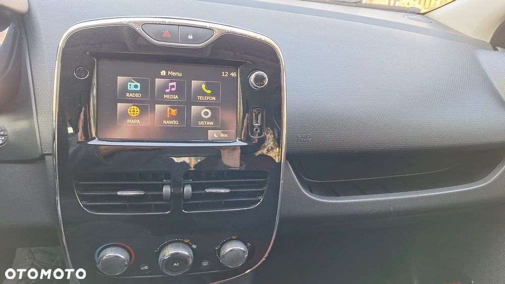 Renault Clio 1.2 16V 75 Life - 10