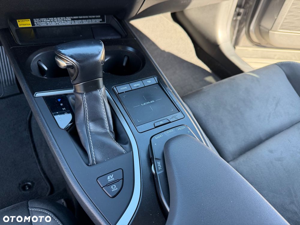 Lexus UX 250h GPF Business Edition AWD - 23