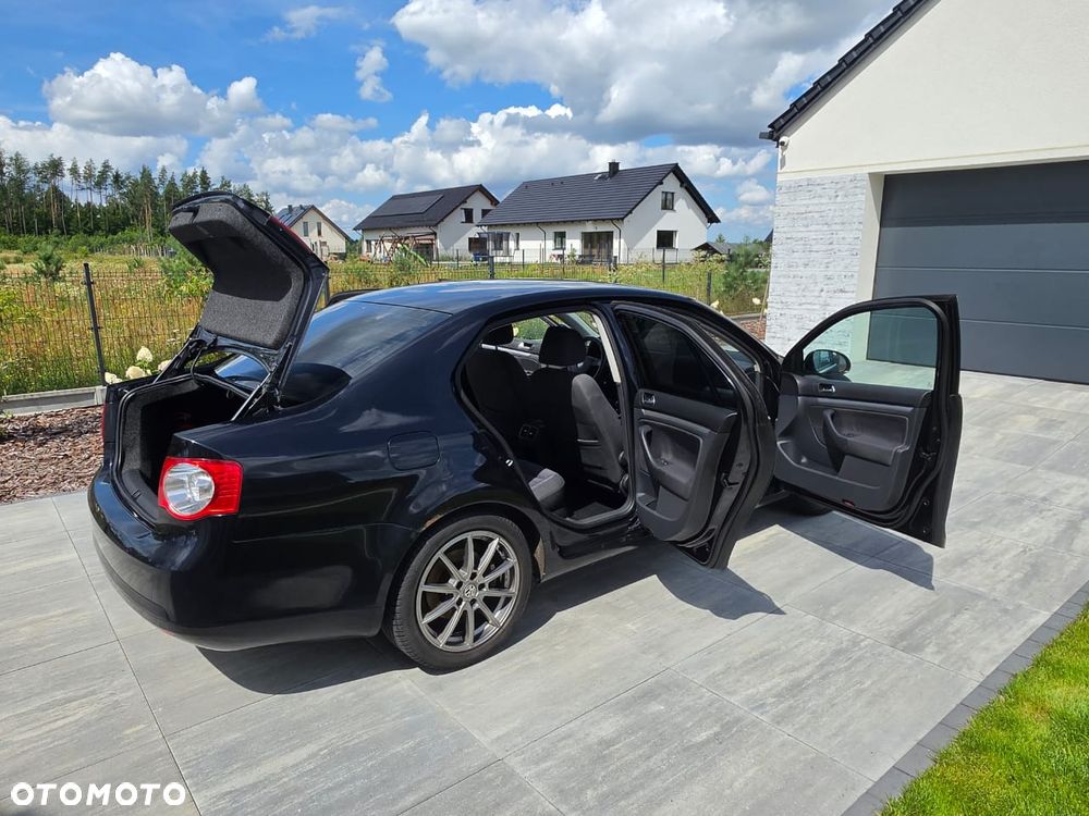 Volkswagen Jetta 2.0 TDI DPF Comfortline - 14