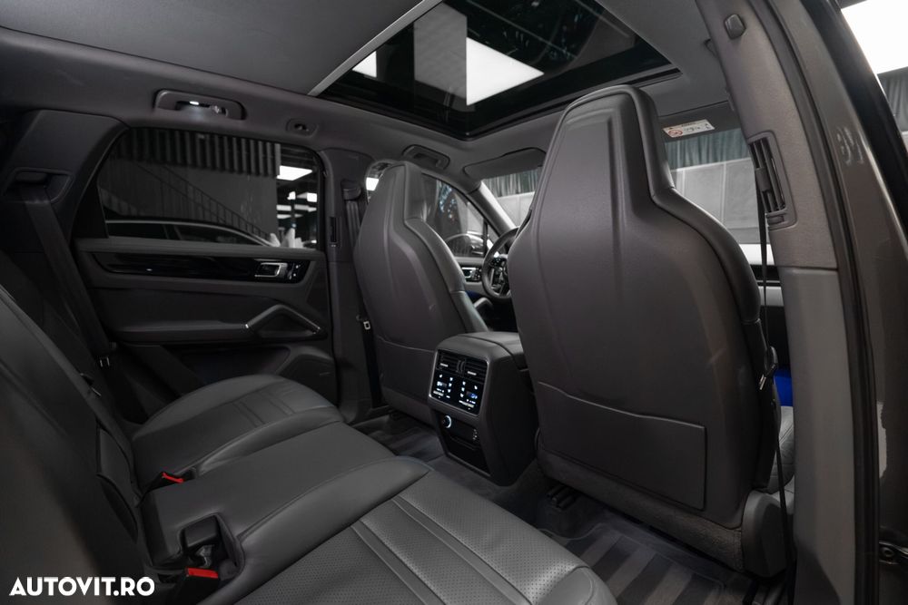 Porsche Cayenne Standard - 35
