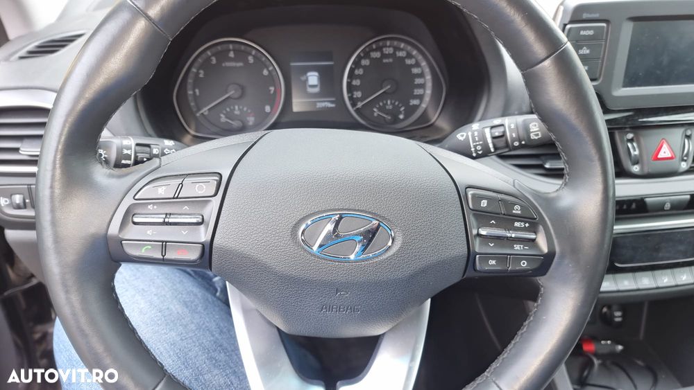 Hyundai i30 1.4 100CP 5DR M/T Highway+ - 5