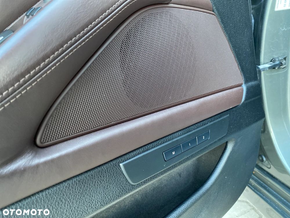 BMW Seria 5 525d xDrive Luxury Line - 17