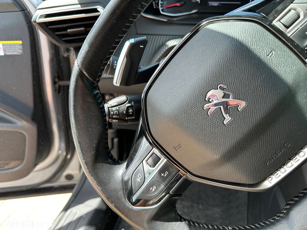 Peugeot 2008 - 10