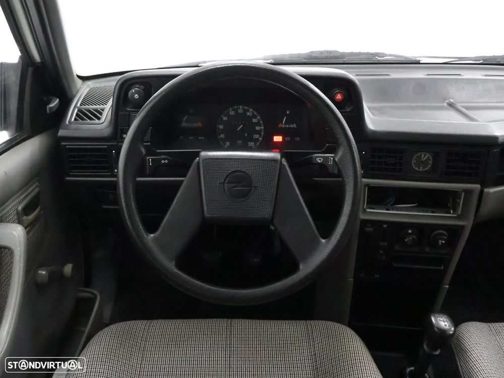 Opel Kadett 1.2 LS - 8
