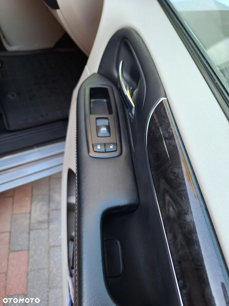 Chrysler Town & Country - 9
