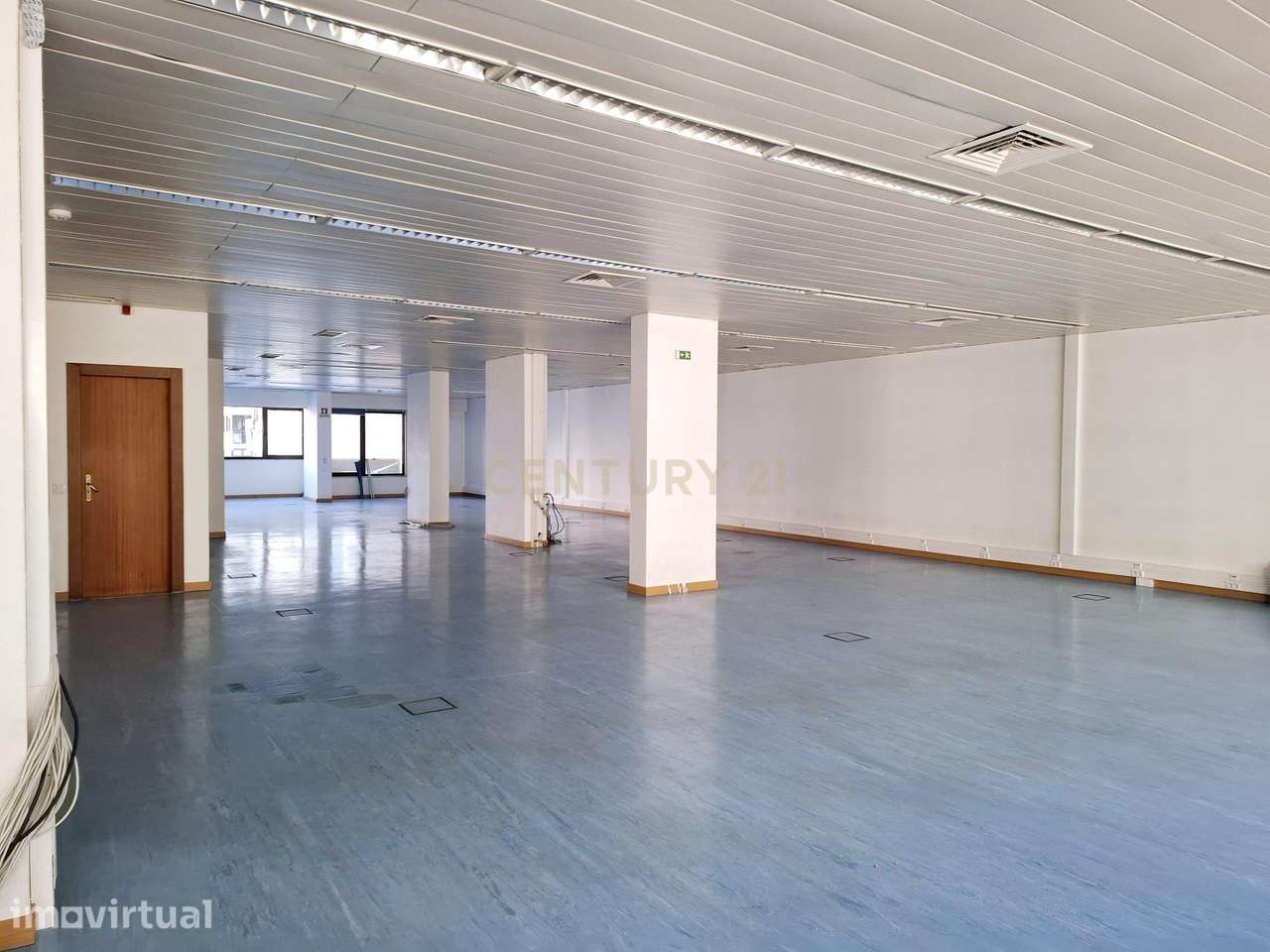 Procura um espaço versátil para a sua empresa? Conheça estes 428m² pe - Grande imagem: 2/34