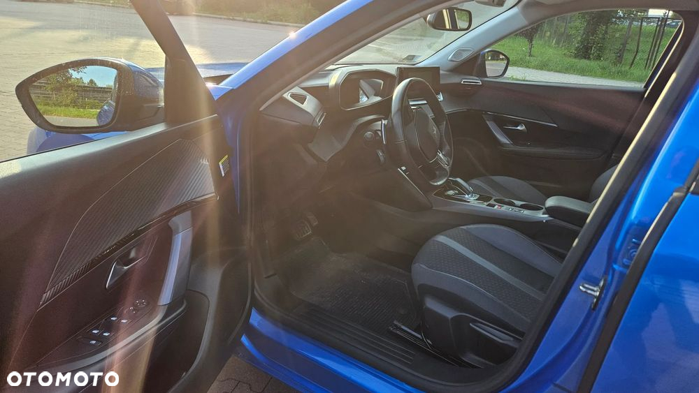 Peugeot 2008 1.2 PureTech Allure S&S EAT8 - 27