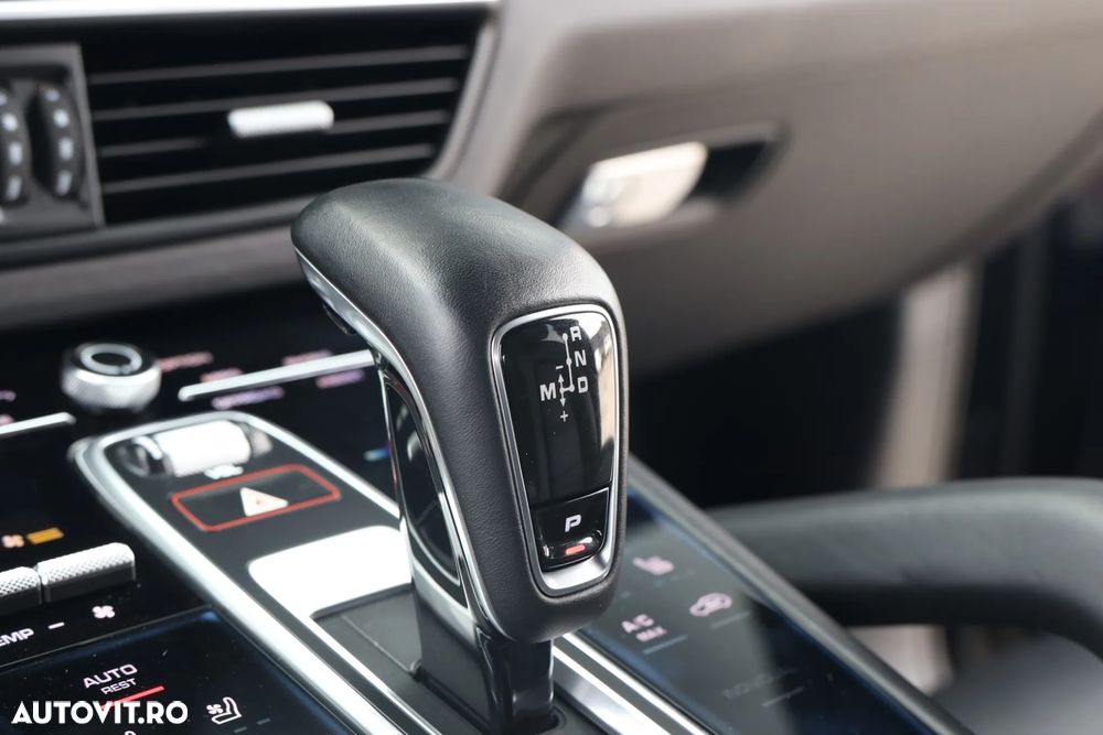 Porsche Cayenne Turbo Tiptronic S - 28