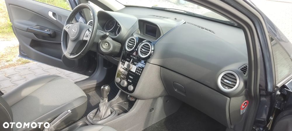 Opel Corsa 1.2 16V Cosmo - 11