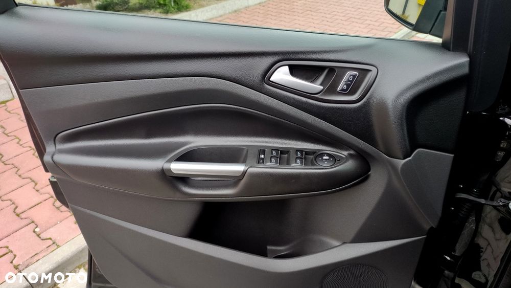 Ford Kuga 2.0 TDCi 2x4 Titanium - 36