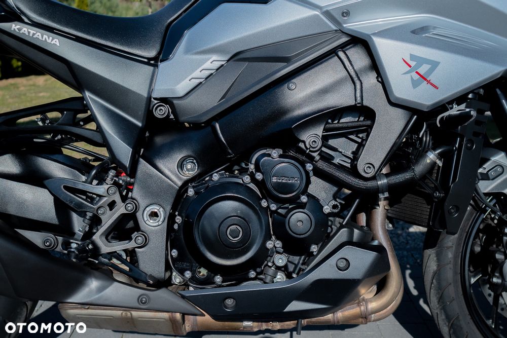 Suzuki GSX 1000 - 16