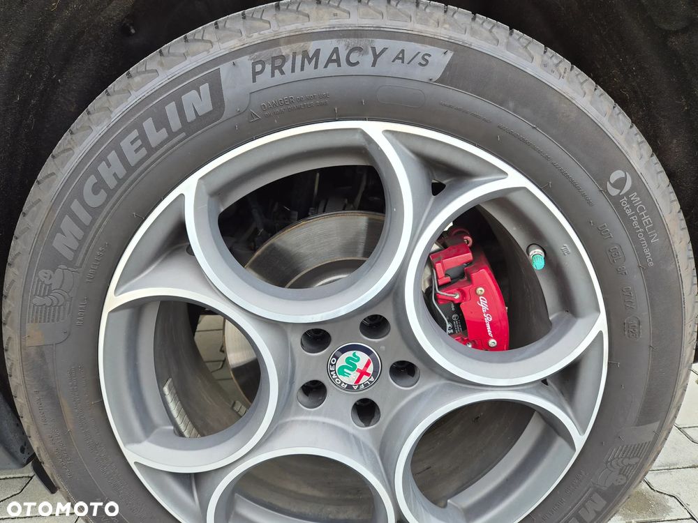 Alfa Romeo Stelvio - 8