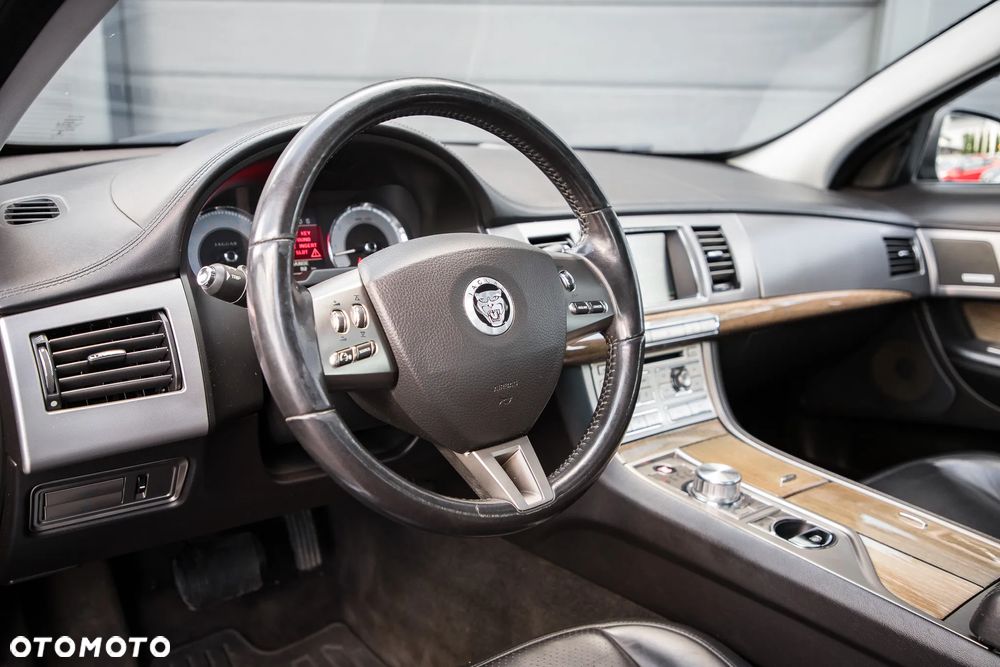 Jaguar XF 4.2 Super V8 - 29