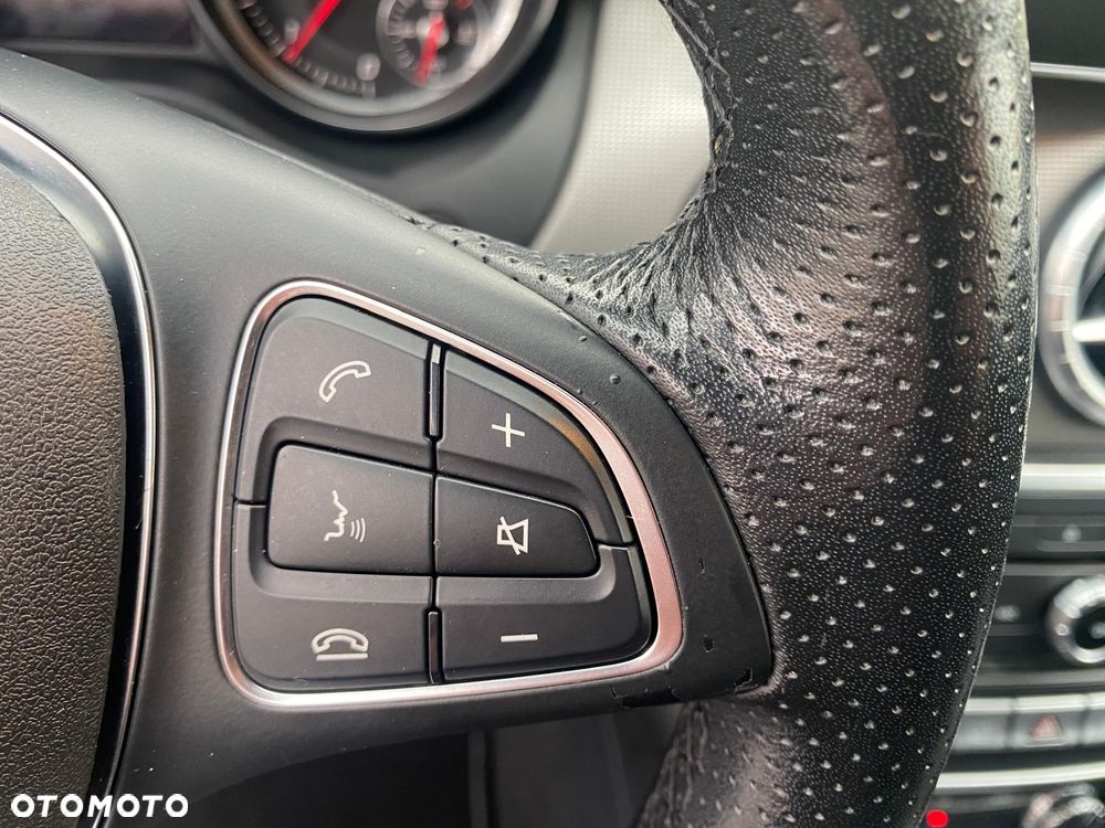 Mercedes-Benz CLA - 37