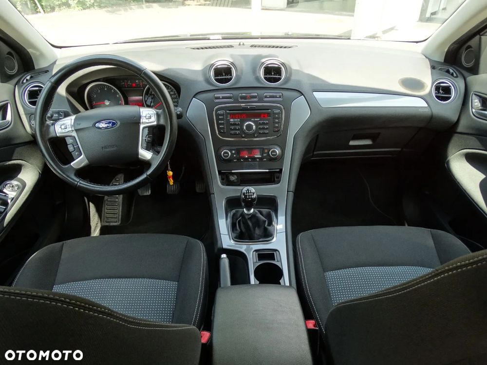 Ford Mondeo 1.6 T Gold X Plus - 11