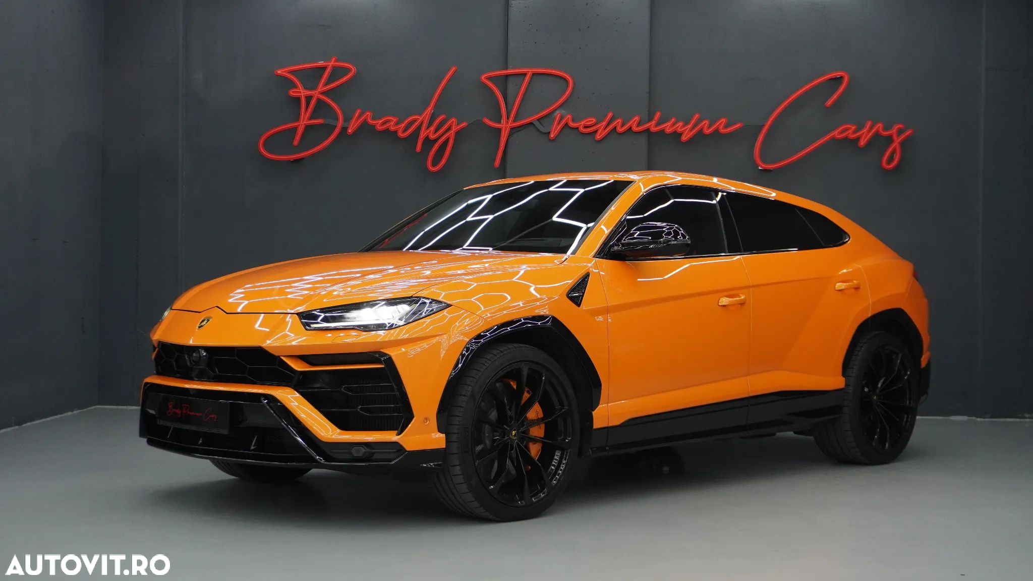 Lamborghini URUS Standard - 1