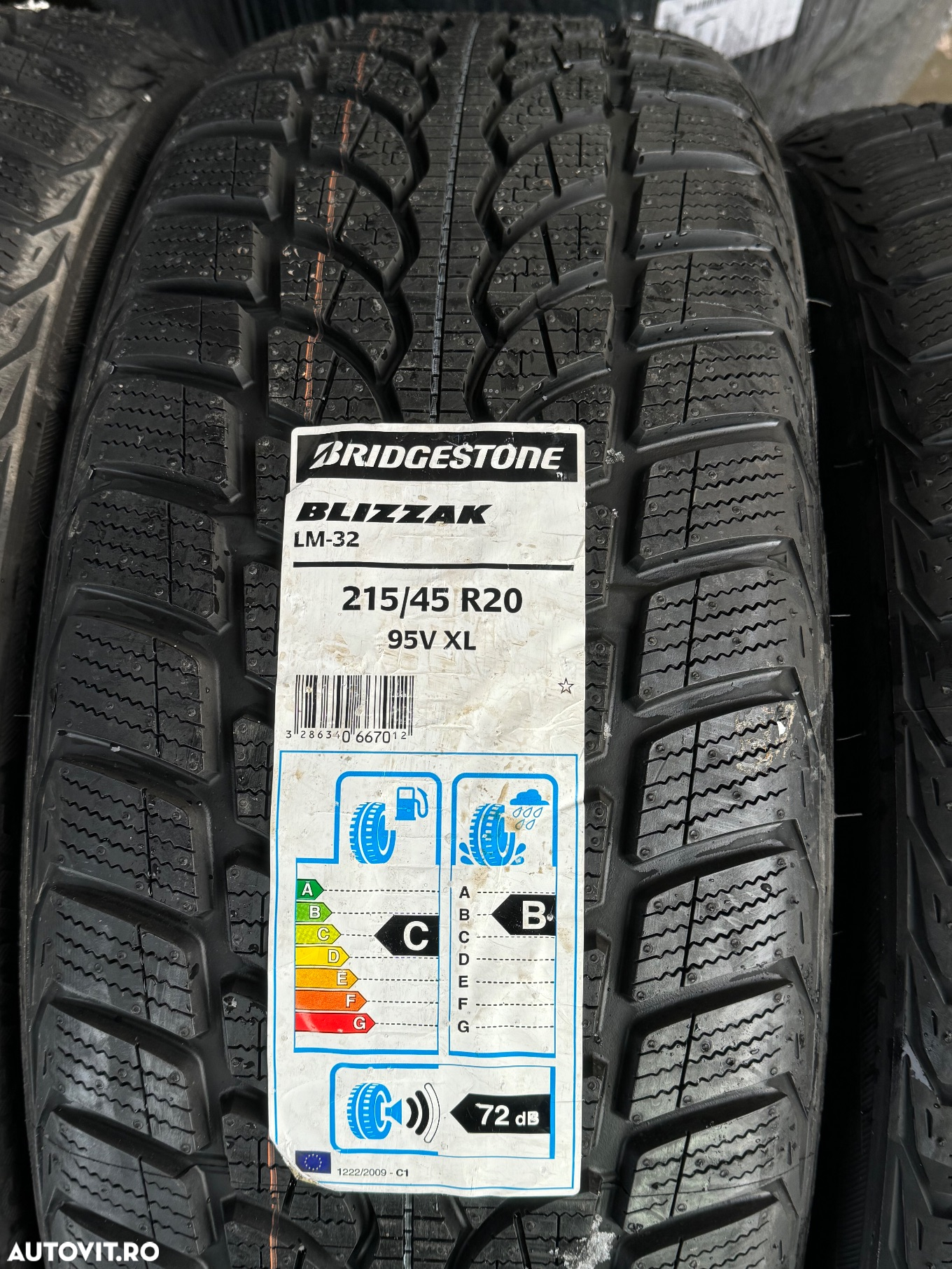 Vând 4 anvelope 215/45/20 bridgestone de iarnă noi - 2