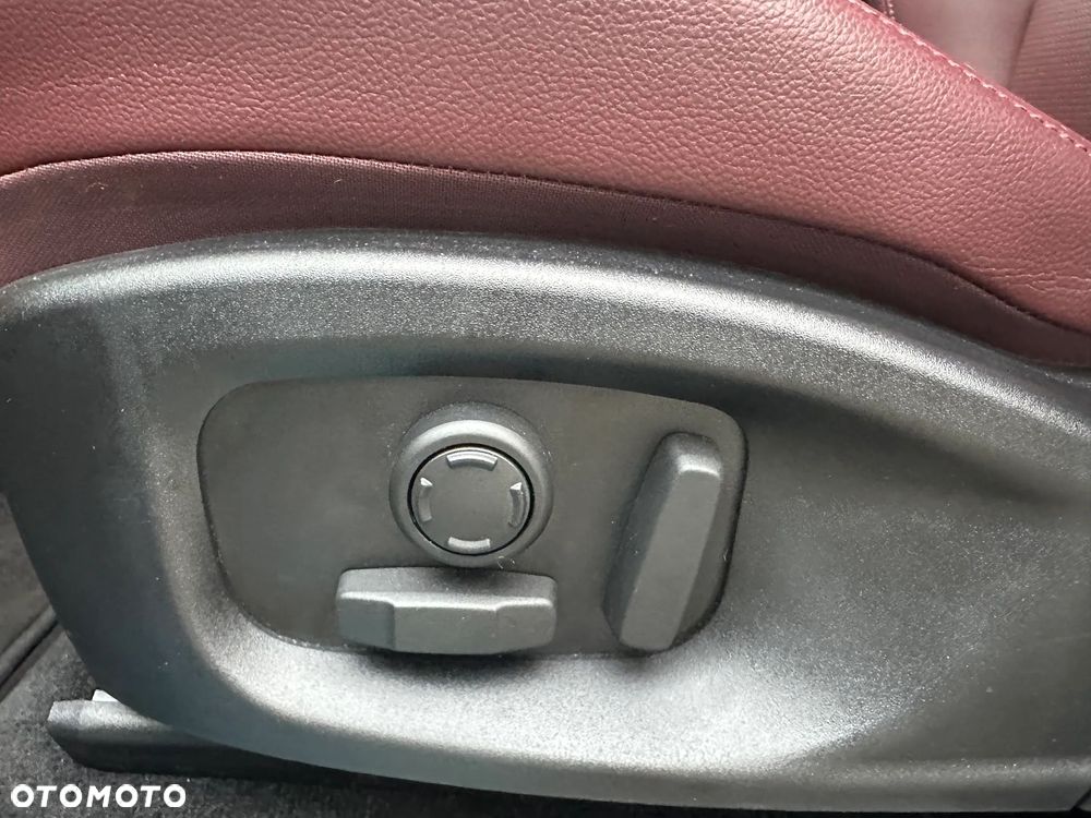 Jaguar E-Pace 2.0 P200 mHEV AWD R-Dynamic S - 12