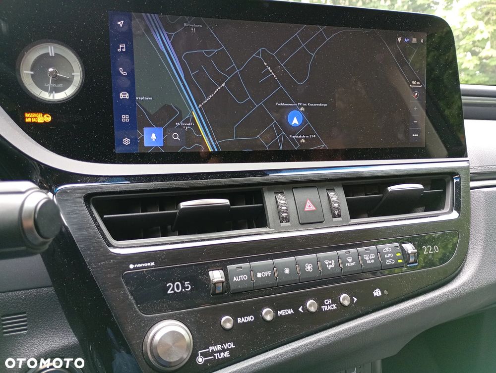 Lexus ES 300h Business Edition - 8