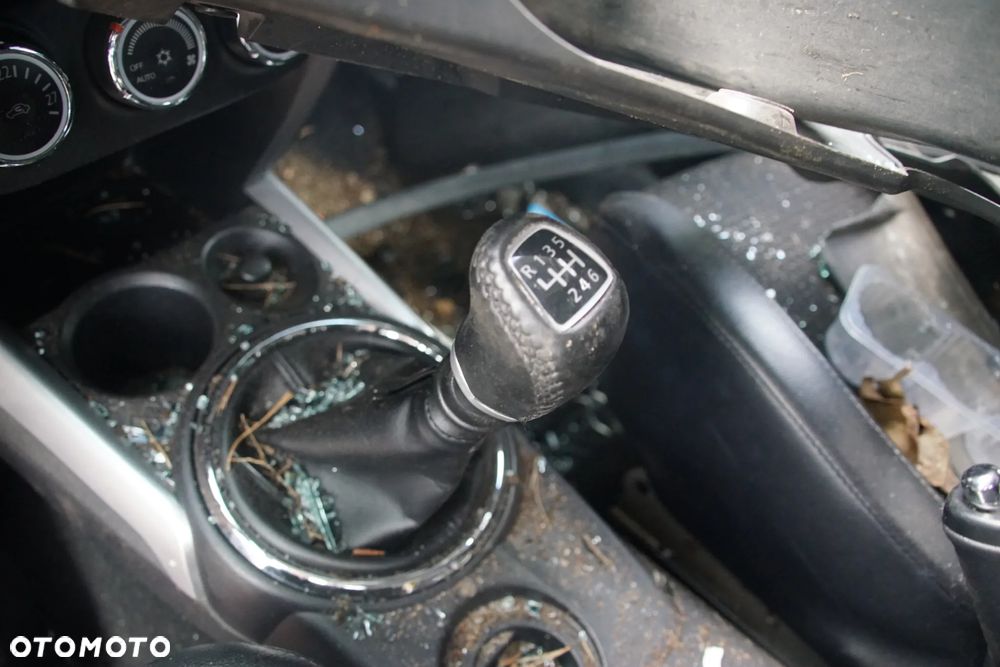 Auto na części - Citroen C4 Aircross 1.6 HDI 114 KM 9H05 F6MBC1ABZ KTZ 2015R Silnik Skrzynia Drzwi Błotnik Szyba Lusterko Klamka Lampa Deska Kokpit Sterownik Moduł Czujnik Licznik Kierownica Panel - 13