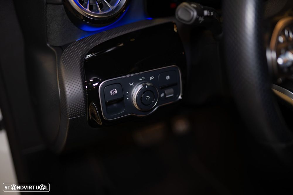 Mercedes-Benz A 250 e 8G-DCT AMG Line - 19