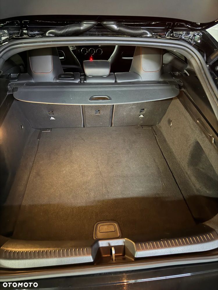 Mercedes-Benz CLA - 12