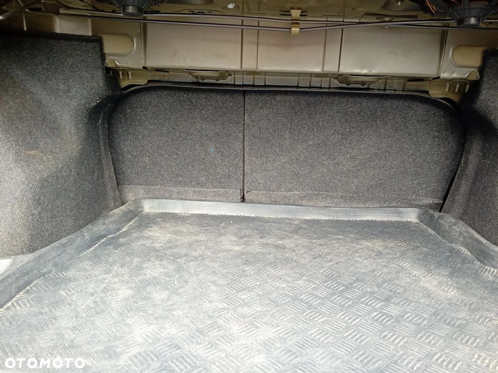 Toyota Corolla 1.6 Active - 12