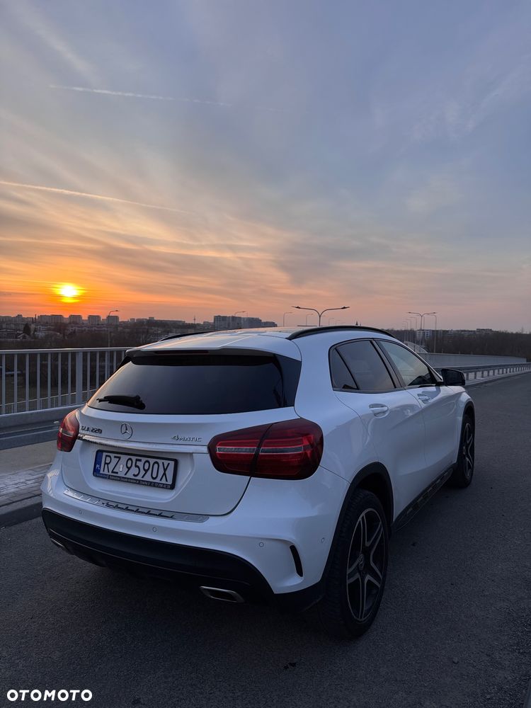 Mercedes-Benz GLA 220 4-Matic AMG Line - 6