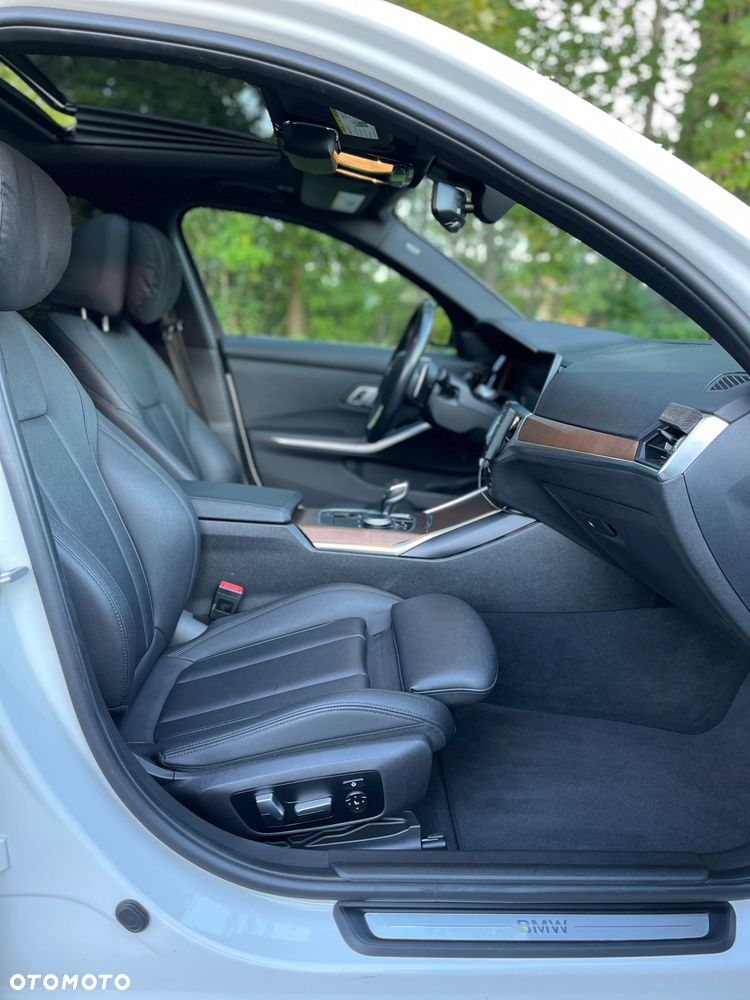 BMW Seria 3 330i - 30