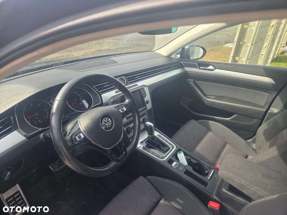 Volkswagen Passat 2.0 TDI SCR 4Mot DSG Comfortline - 14