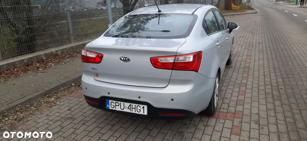 Kia Rio 1.4 L - 4