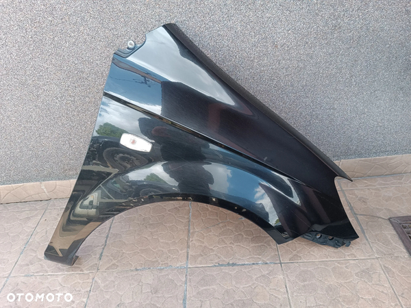 Hyundai Getz FL LIFT (2006-2010) błotnik PRAWY przód przedni Czarny kod lakieru EB